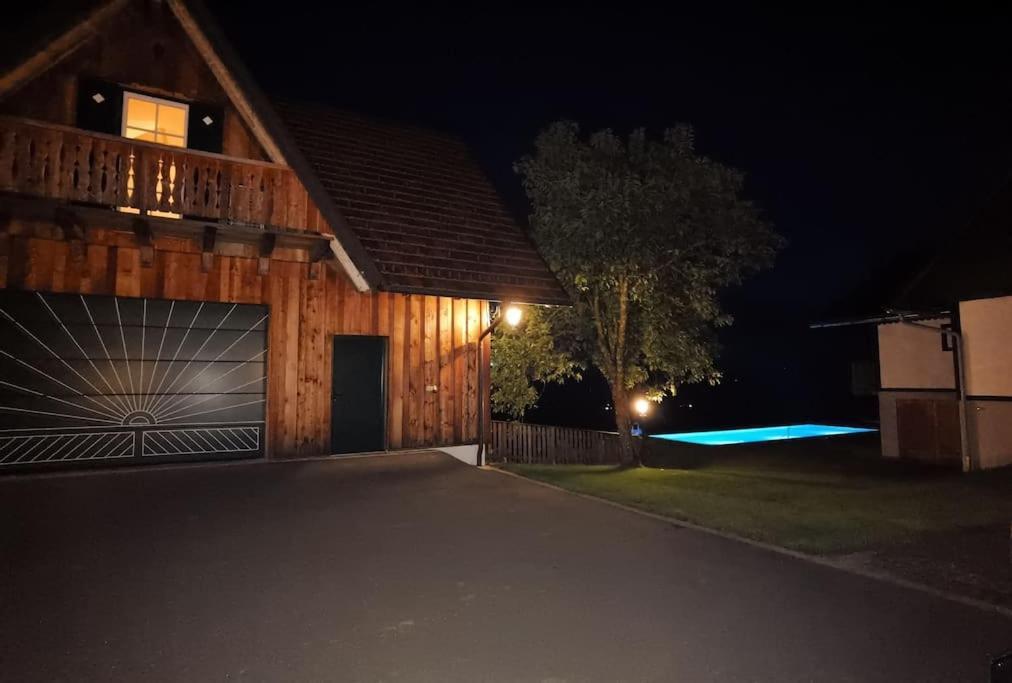 Chalet Südsteiermark: Alpine Luxury with Infinity Pool and Panoramic Views Schwanberg Exterior photo